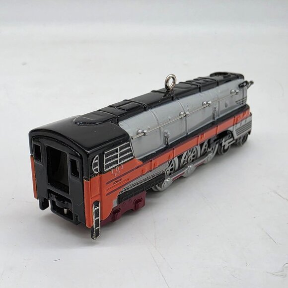 Hallmark Keepsake 1939 Hiawatha Steam Locomotive Lionel Trains Ornament - Picture 6 of 11